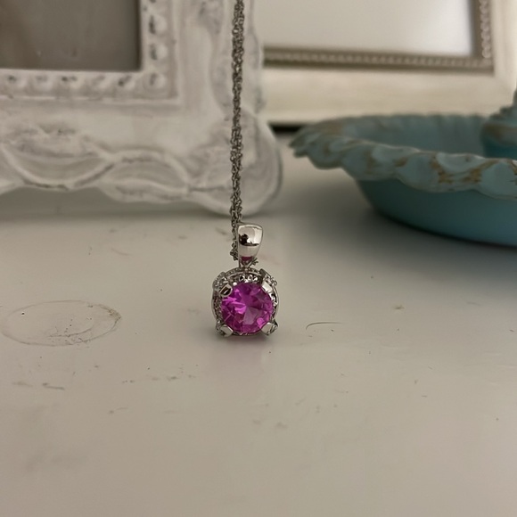 This cute pendant features a medium (8.5mm)crystal perfect match everyday - Picture 6 of 6